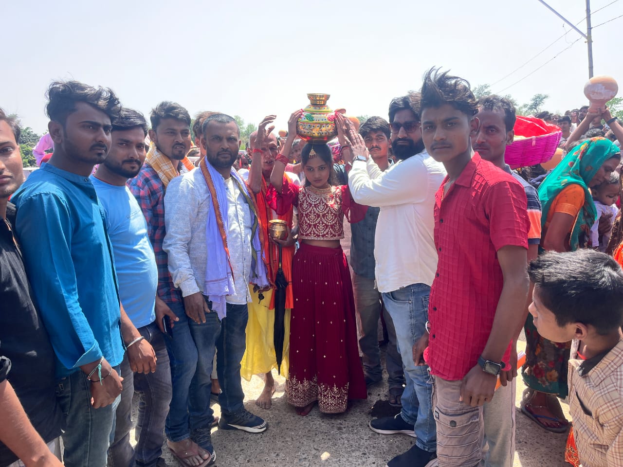 बिस्फी में चैती दुर्गा के अवसर पर निकाली गई भव्य कलश यात्रा