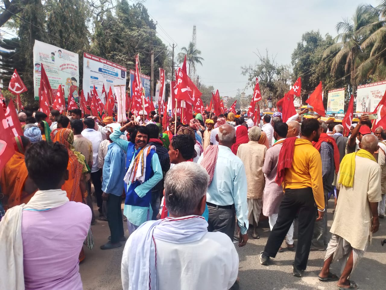 डबल इंजन सरकार के खिलाफ मधुबनी में लाल झंडा का जनसैलाब