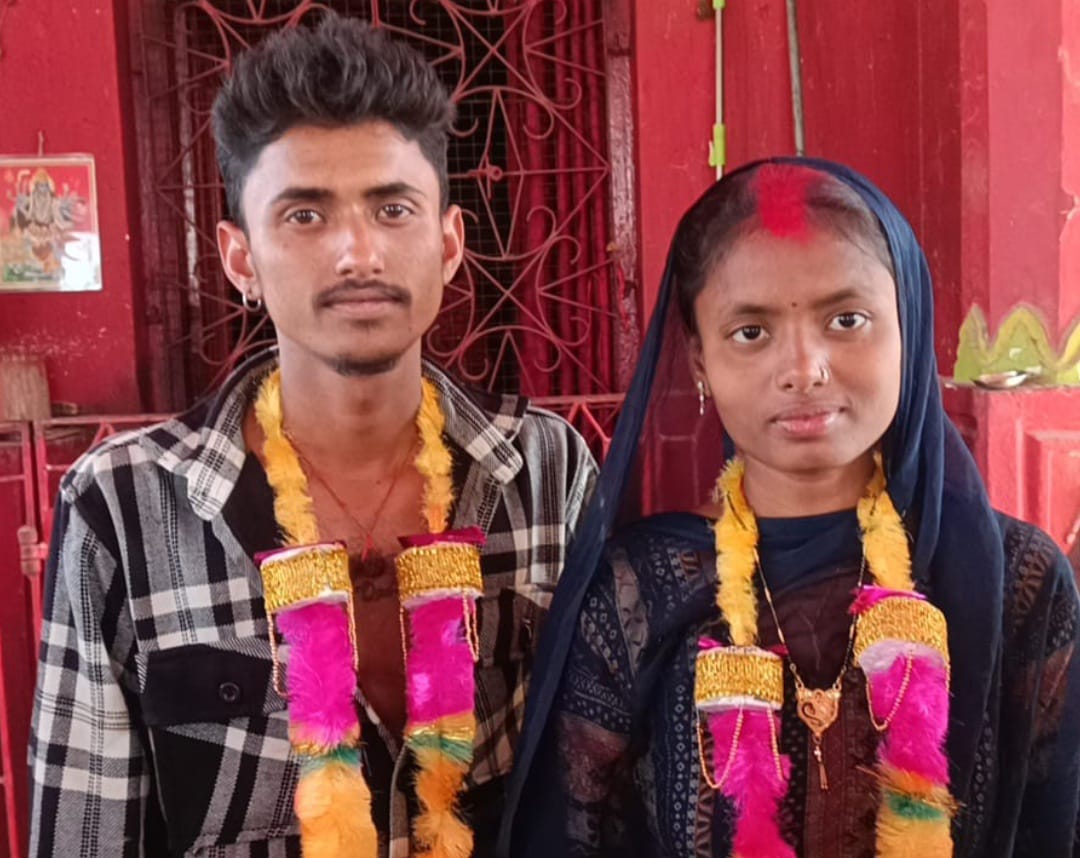 इंस्टाग्राम से शुरू हुई प्रेम कहानी, बिना पंडित काली मंदिर में रचाई शादी