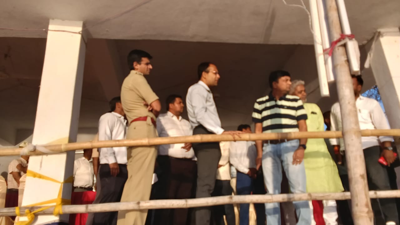 बड़गांव सूर्यपीठ छठ घाट का जिला प्रशासन द्वारा निरीक्षण
