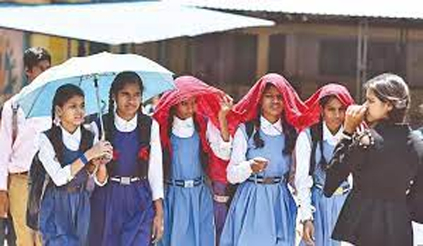 प्राइवेट स्कूल संचालकों की मनमानी