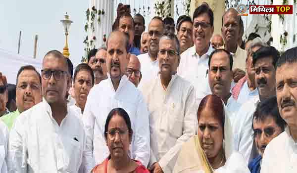 समस्तीपुर में अमर शहीद अखिलेश राय और राम उपदेश राय को किया याद