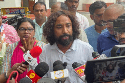 जेपीएससी मुख्य परीक्षा में अनियमितता के साक्ष्य राज्यपाल को सौंपे, जांच का आश्वासन