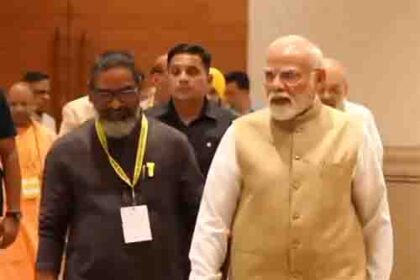 नीति आयोग की बैठक में सीएम हेमंत सोरेन और पीएम मोदी की हुई मुलाकात