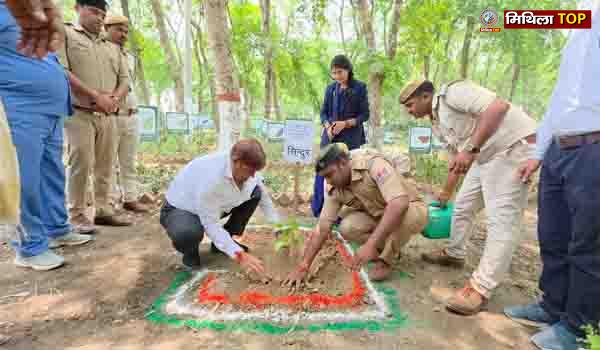 पर्यावरण वन जलवायु परिवर्तन मंत्री ने लगाया पौधा, नाम दिया सिन्दूर