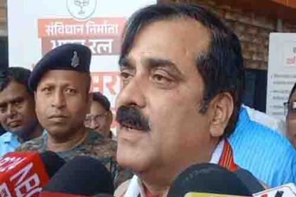 कभी बाबा तो कभी आशिक, कमाल हैं लालू के बेटे - मंत्री जीवेश मिश्रा