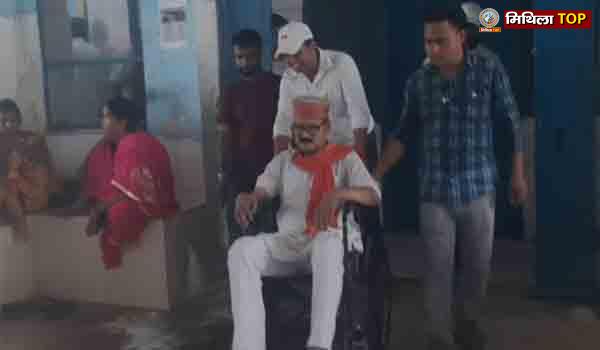 मधेपुरा में वक्फ संशोधन बिल के खिलाफ प्रदर्शन के दौरान टूटा मंच