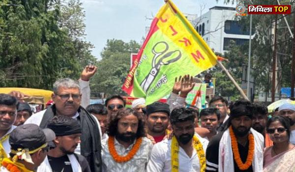 JLKM पार्टी के नेता देवेन्द्र नाथ महतो के नेतृत्व में कांके अंचल कार्यालय घेराव