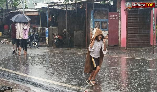 झारखंड में बारिश का कहर जारी, कई जिलों में स्कूल बंद, जनजीवन अस्त-व्यस्त