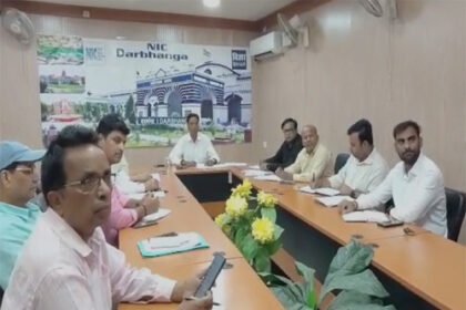 दरभंगा में जीवित पिता को मृत बताकर सरकारी नौकरी लेने पहुंचा युवक