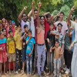 पालाजोरी प्रखंड में सड़क निर्माण की मांग को लेकर ग्रामीणों का प्रदर्शन