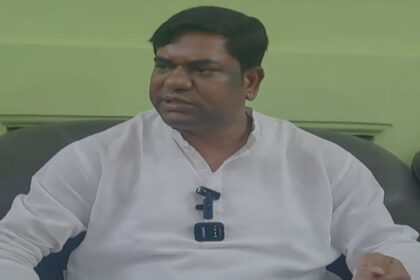 मुजफ्फरपुर में कार्यकर्ताओं से मिले मुकेश सहनी, दलितों पर हो रहे अन्याय पर जताया गुस्सा