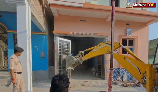 मुजफ्फरपुर में तुर्की रेप के आरोपी के घर बुलडोजर लेकर पहुंची पुलिस