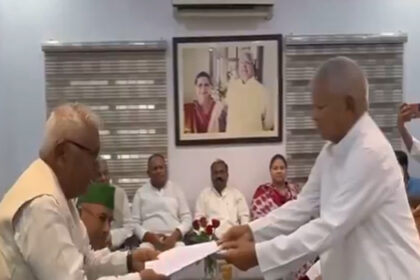 लालू यादव ने राष्ट्रीय अध्यक्ष पद के लिए किया नामांकन दाखिल, जानिए तेजस्वी यादव ने क्या कहा