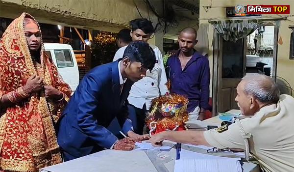 मांग में सिंदूर डाल रहे दुल्हा दुल्हन को पुलिस ने पहुंचाया थाना!
