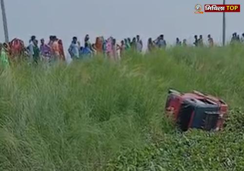मुजफ्फरपुर के केरमा में स्कूली वैन अनियंत्रित होकर नदी में पलटी