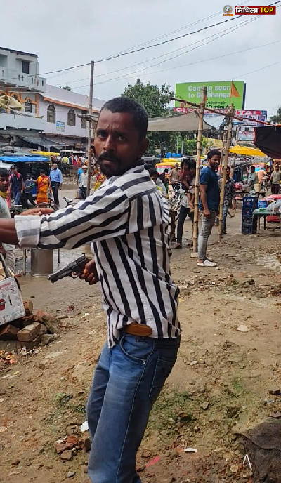 Darbhanga News: कुख्यात अपराधी चंदन दास ने सदर इलाक़े में पिस्टल लहराकर किया बवाल