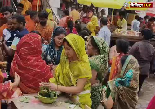 तीज पर बाबा मंदिर में उमड़ी भक्तों की भारी भीड़