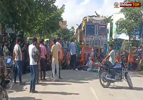 बीजेपी महिला मोर्चा ने किया सड़क जाम, पीएम को अपशब्द कहने का किया विरोध