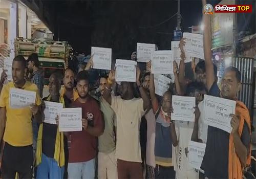 अलीनगर विधानसभा में मैथिली ठाकुर के खिलाफ स्थानीय लोगों ने किया प्रदर्शन