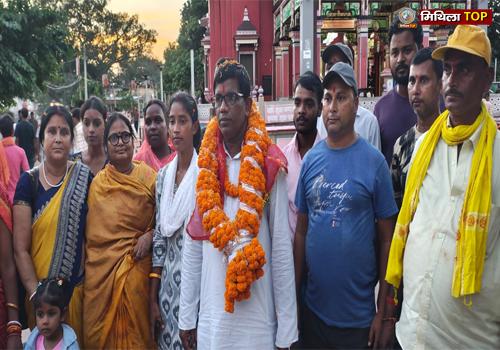 जन सुराज पार्टी से टिकट मिलते ही प्रत्याशी ने प्रसिद्ध श्यामा माई मंदिर में टेका मत्था