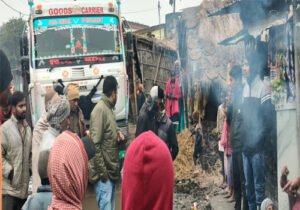 धामसाइन गांव में ग्रामीणों ने किया सड़क जाम, CO के आश्वासन पर खुला मार्ग