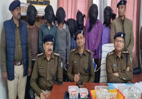 घनश्यामपुर में पुलिस-ग्रामीणों की संयुक्त कार्रवाई, फायरिंग के बाद 7 संदिग्ध गिरफ्तार