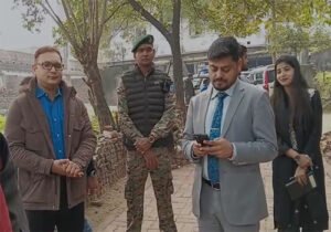 धनबाद में मैट्रिक व इंटर प्री-बोर्ड परीक्षा शुरू, डिप्टी कमिश्नर ने स्कूलों का किया निरीक्षण