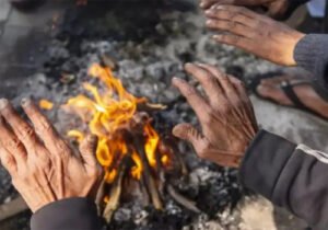 Bihar Weather News: बिहार में ठंड और कोहरे का कहर, बच्चों को लेकर प्रशासन का बड़ा फैसला
