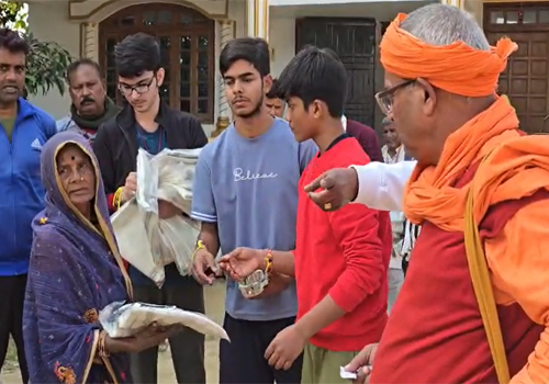 स्वर्गीय संतु सिंह की 50वीं जयंती पर सेवा कार्यक्रम, 400 जरूरतमंदों को कमल व गर्म कपड़े वितरित