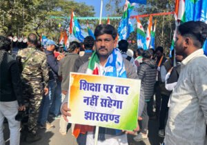 छात्रवृत्ति में देरी के खिलाफ NSUI झारखंड का राजभवन घेराव