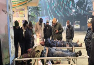 सिंहवाड़ा में बस की चपेट में आने से बाइक सवार दो युवकों की मौके पर मौत