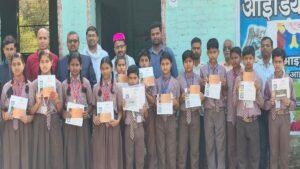 Ideal Public School Pakri में ओलिंपियाड सफल विद्यार्थियों का सम्मान