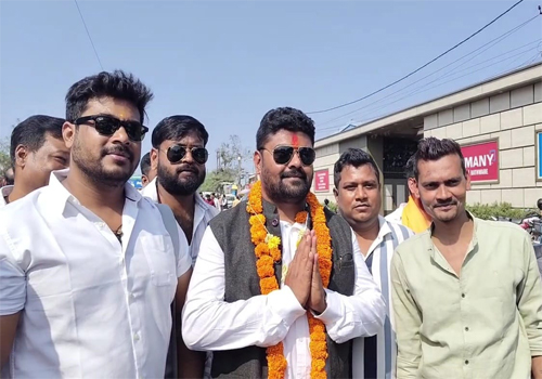 वार्ड 32 से रश्मि राज उर्फ सैंकी राज ने दाखिल किया नामांकन