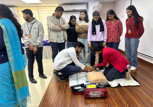 एम्स पटना ने एमिटी यूनिवर्सिटी में दिया बेसिक लाइफ सपोर्ट प्रशिक्षण