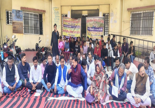 अलीनगर में डिग्री कॉलेज की मांग को लेकर एकदिवसीय विरोध प्रदर्शन