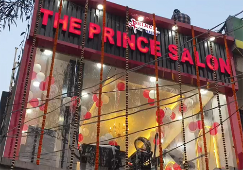 दरभंगा के अल्लपट्टी में अत्याधुनिक द प्रिंस मैन्स सैलून का हुआ भव्य शुभारंभ