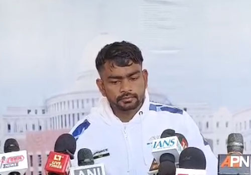 जयराम महतो ने उठाया स्वास्थ्यकर्मियों के कमी का सवाल, इरफान अंसारी का जवाब वायरल!