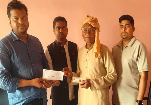 Aalinagar Fire Incident: दो परिवारों का घर जलकर खाक, प्रशासन ने दी राहत सहायता