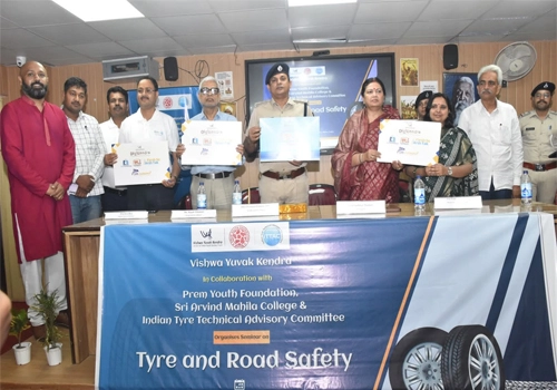 पटना के अरविंद महिला कॉलेज में Road Safety सेमिनार, ट्रैफिक नियमों की दी गई अहम जानकारी