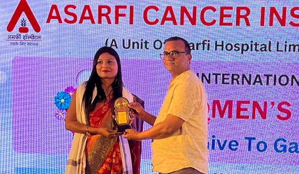 धनबाद में Women Day पर पूनम नंदन को किया गया सम्मानित, संघर्ष की कहानी सुनकर लोग हुए भावुक