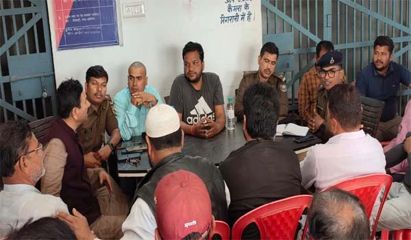 Holi 2026: अलीनगर थाना परिसर में शांति समिति की बैठक, होली पर सख्त निर्देश जारी