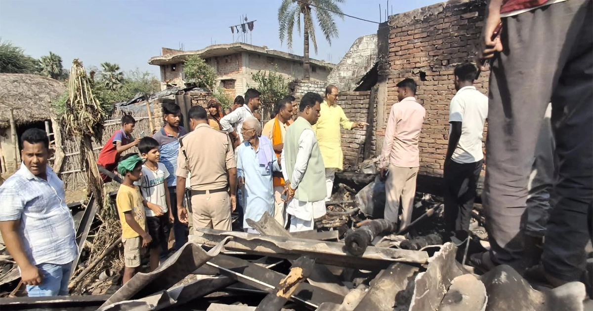 Darbhanga Fire: अलीनगर में आधी रात आग का कहर! घर, बाइक, नकदी सब जलकर राख