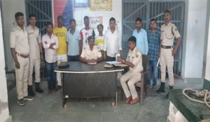 Darbhanga News: अलीनगर पुलिस ने नशे में धुत 8 लोगों को दबोचा