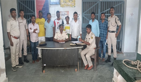 Darbhanga News: अलीनगर पुलिस ने नशे में धुत 8 लोगों को दबोचा