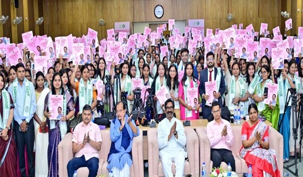 रांची में सीएम हेमंत सोरेन ने 299 CDPO को बांटे नियुक्ति पत्र