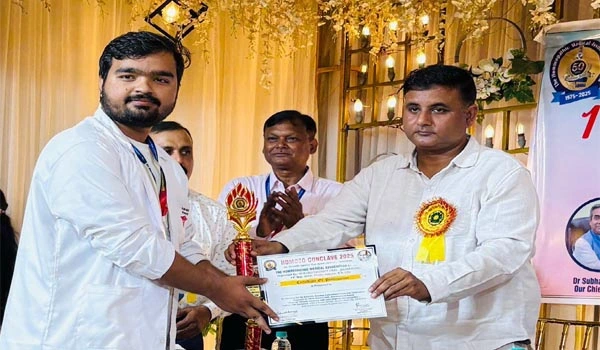 World Homeopathy Day 2026: होम्योपैथी क्यों बन रही है भरोसेमंद इलाज?