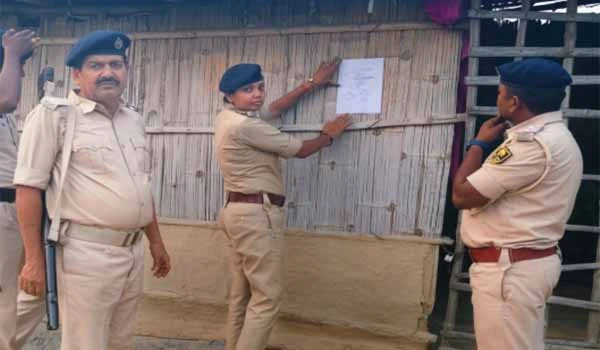 Darbhanga News: सिमरी में फरार आरोपी पर पुलिस का बड़ा एक्शन