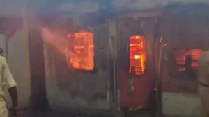 Madhubani Train Fire: मधुबनी स्टेशन पर ट्रेन की बोगी में लगी आग