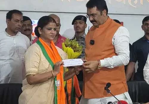 Ritu Jaiswal joins BJP: Ritu Jaiswal left RJD and joined BJP, saying – I am not afraid of trolls.